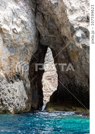 Malta, Wied iz Zurrieq, Blue Cave with turquoise waters Malta, Wied iz Zurrieq, Blue Cave with turquoise waters 107599623