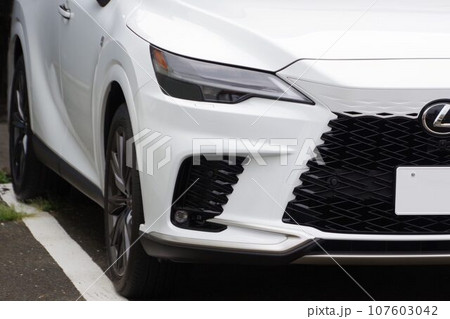 自動車イメージ　レクサス5代目RXのフロントマスク 107603042