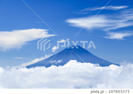 牛奥ノ雁ヶ腹摺山より望む富士山と雲海 牛奥ノ雁ヶ腹摺山より望む富士山と雲海 107603375