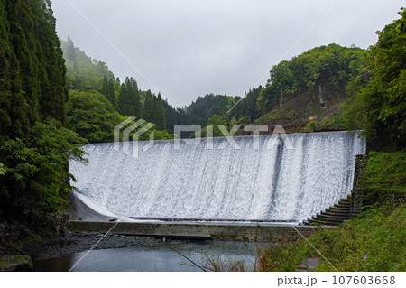 大分県/ 日本一美しいといわれる「白水ダム」（白水溜池堰堤） 107603668