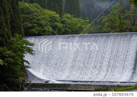 大分県/ 日本一美しいといわれる「白水ダム」（白水溜池堰堤） 107603670