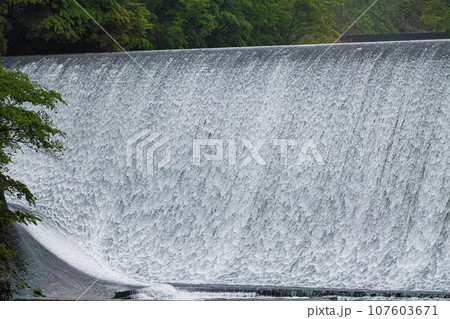 大分県/ 日本一美しいといわれる「白水ダム」（白水溜池堰堤） 107603671