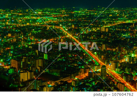 大阪夜景　都市の交通と物流 107604762