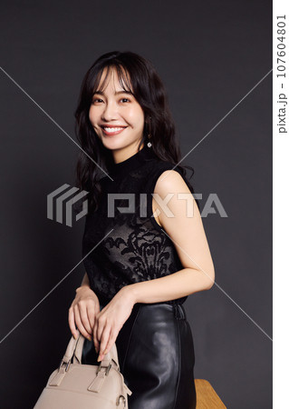 秋服ファッションポートレート 秋服ファッションポートレート 107604801