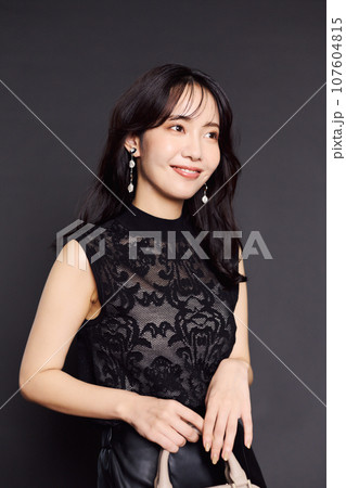 秋服ファッションポートレート 107604815