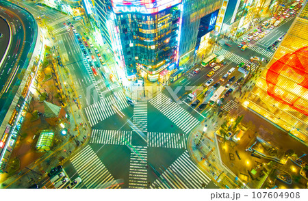 東京夜景　銀座数寄屋橋交差点 107604908