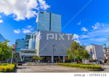 東京 足立区 北千住駅東口にある東京電機大学 東京 足立区 北千住駅東口にある東京電機大学 107605118