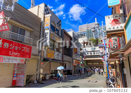 東京　足立区　北千住駅 東口　千住旭町商店街 107605132