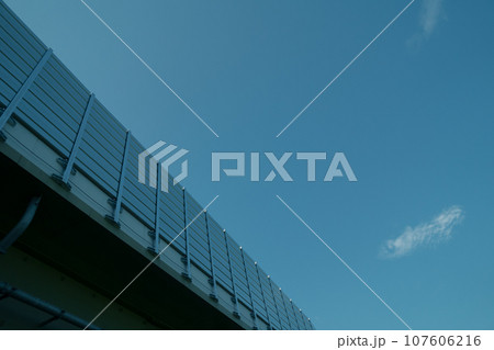 高速道路の防音壁 高速道路の防音壁 107606216