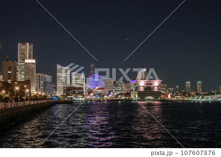 大桟橋からのみなとみらいの夜景 107607876