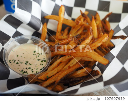 ハワイのフライドポテト 107607959