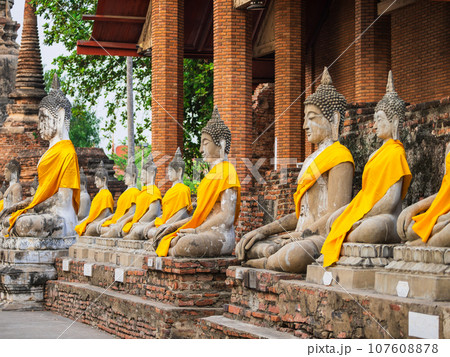 古都アユタヤ　ワット・ヤイ・チャイ・モンコンの石仏 107608878