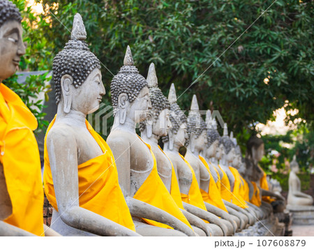 古都アユタヤ　ワット・ヤイ・チャイ・モンコンの石仏 107608879