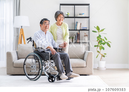 在宅介護 107609383