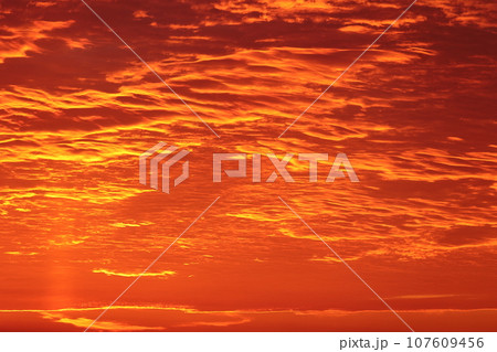 燃えるような朝焼け 燃えるような朝焼け 107609456