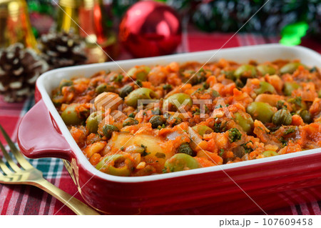メキシコの伝統的なクリスマス料理 バカラオ・ア・ラ・ビスカイーナ メキシコの伝統的なクリスマス料理 バカラオ・ア・ラ・ビスカイーナ 107609458