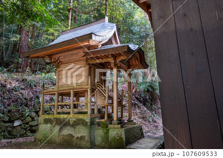 清水川神社　本殿　鳥取県西伯郡南部町 107609533