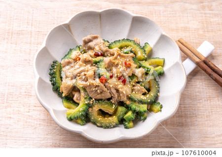 ゴーヤと豚肉の味噌炒め ゴーヤと豚肉の味噌炒め 107610004