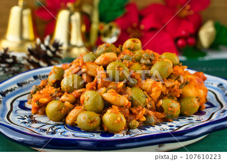 メキシコの伝統的なクリスマス料理 バカラオ・ア・ラ・ビスカイーナ メキシコの伝統的なクリスマス料理 バカラオ・ア・ラ・ビスカイーナ 107610223