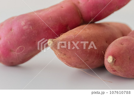 新鮮なサツマイモ クローズアップ素材 107610788