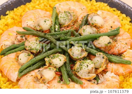 エビとホタテのパエリア　地中海料理　米　シーフード 107611379