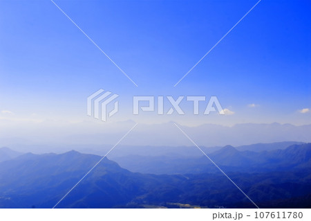 10月の飯綱山と戸隠山 北信五岳 信州の山々 10月の飯綱山と戸隠山 北信五岳 信州の山々 107611780