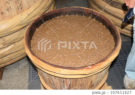 しょうゆのもろみ 醤油づくり しょうゆのもろみ 醤油づくり 107611827