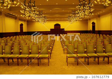 ホテルで行う表彰式・講演会の会場風景 ホテルで行う表彰式・講演会の会場風景 107612779