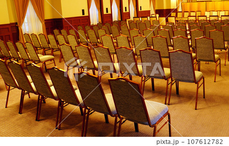 ホテルで行う表彰式・講演会の会場風景 ホテルで行う表彰式・講演会の会場風景 107612782