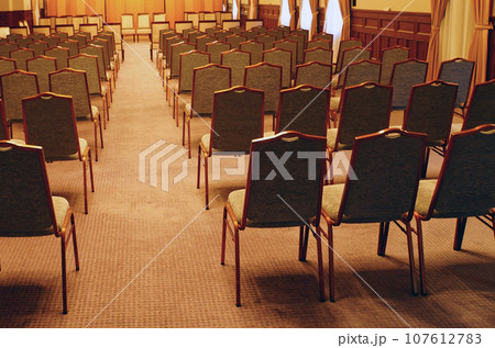 ホテルで行う表彰式・講演会の会場風景 ホテルで行う表彰式・講演会の会場風景 107612783