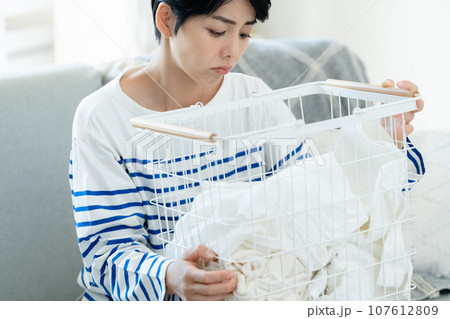 家事が嫌いな女性 家事が嫌いな女性 107612809
