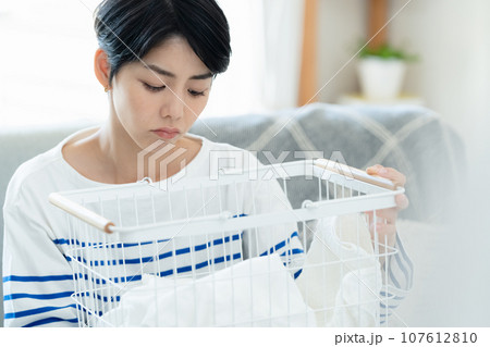 家事が嫌いな女性 家事が嫌いな女性 107612810