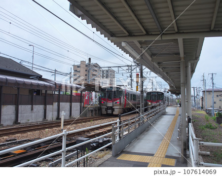 広島　可部線　古市橋駅　8月の曇りの日 107614069