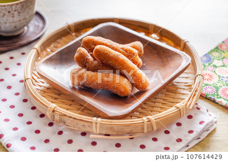 甘い白かりんとう 107614429