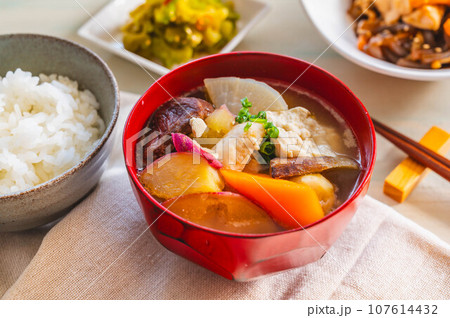 具だくさんのけんちん汁 107614432