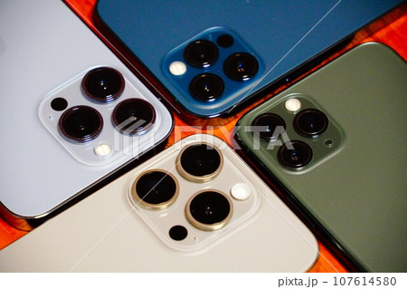 スマートフォンのカメラ 107614580