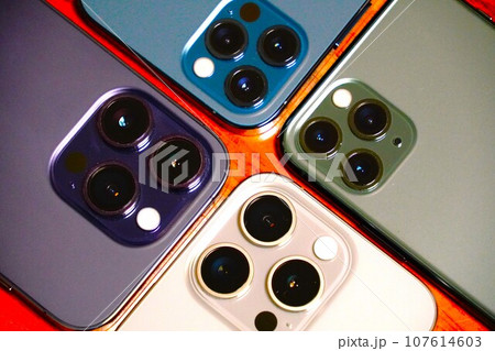 スマートフォンのカメラ 107614603