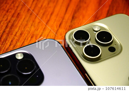 スマートフォンのカメラ 107614611
