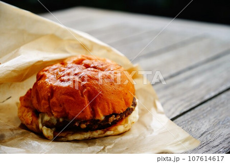 ハンバーガー 107614617