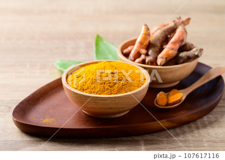 Turmeric powder and fresh turmeric (Curcuma, curcumin) 107617116