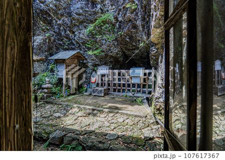 北条政子の寄進した多宝塔のある寺 日龍峯寺・高澤観音の境内の景色 北条政子の寄進した多宝塔のある寺 日龍峯寺・高澤観音の境内の景色 107617367