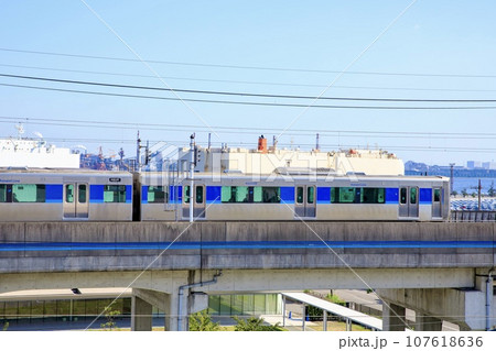 名古屋市、リニア・鉄道館付近を走るあおなみ線電車 名古屋市、リニア・鉄道館付近を走るあおなみ線電車 107618636