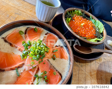 麦とろ童子のとろろ丼(サーモン) 麦とろ童子のとろろ丼(サーモン) 107618842