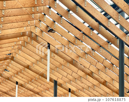 JR湯河原駅の木組み屋根 107618875