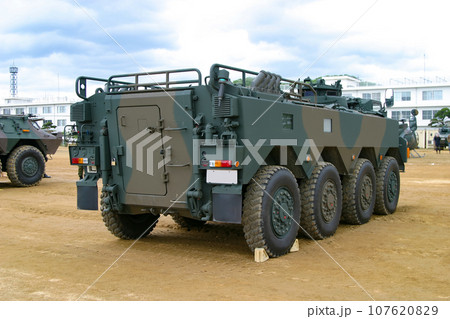 展示される陸上自衛隊の96式装輪装甲車 107620829