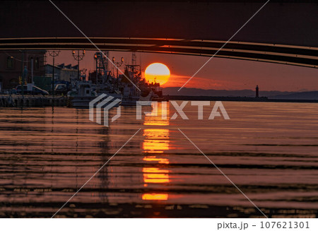 幣舞橋の夕日 107621301