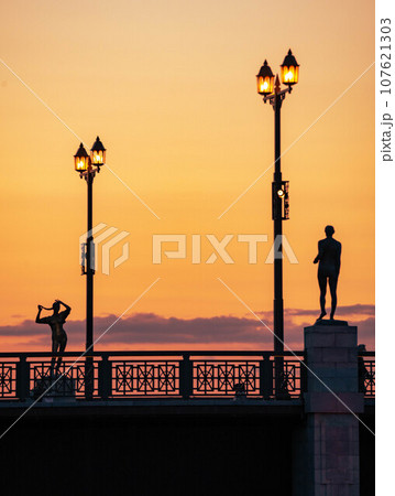 幣舞橋の夕日 幣舞橋の夕日 107621303