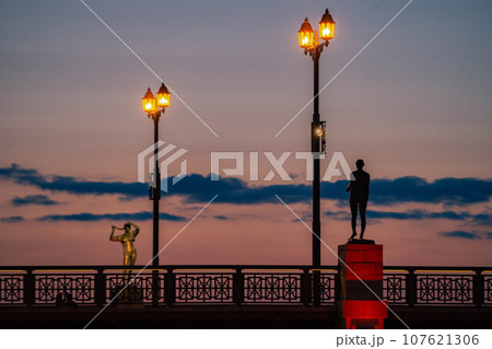 幣舞橋の夕日 107621306