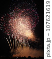 夜空に舞う花火（大曲花火大会） 107621619