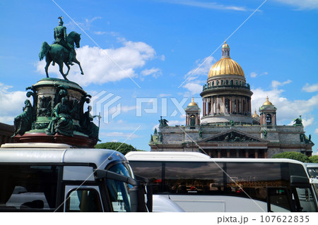 サンクトペテルブルクのニコライ一世像と聖イサアク大聖堂 サンクトペテルブルクのニコライ一世像と聖イサアク大聖堂 107622835